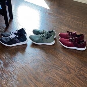 Bundle of 3 pairs of New Balance sneakers for women